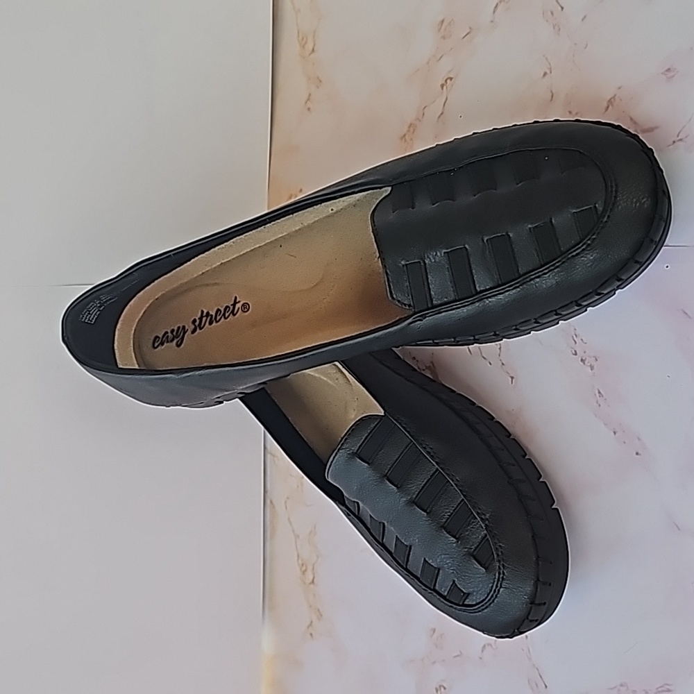 Easy Street Black Flat Women's Shoes Size 8 Wide